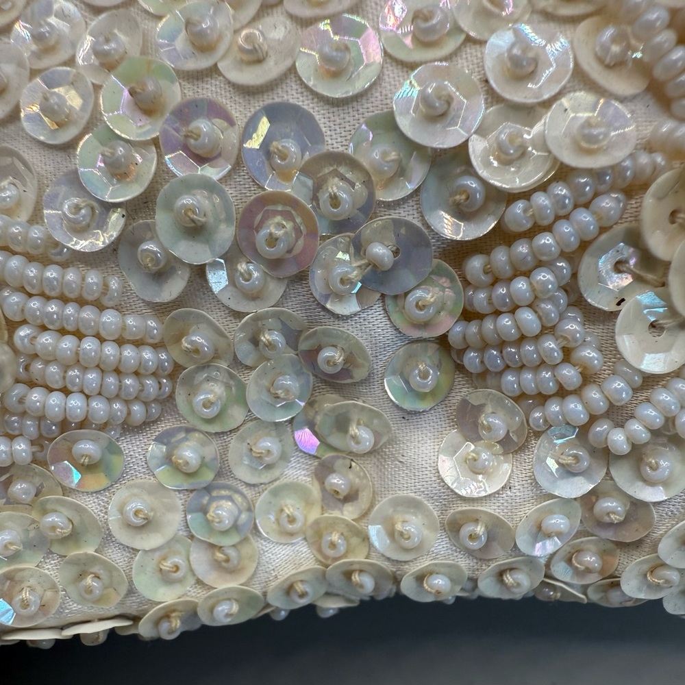 Elegant Beaded/Sequin, Gold Accents, with chain handle - Picture 10 of 14